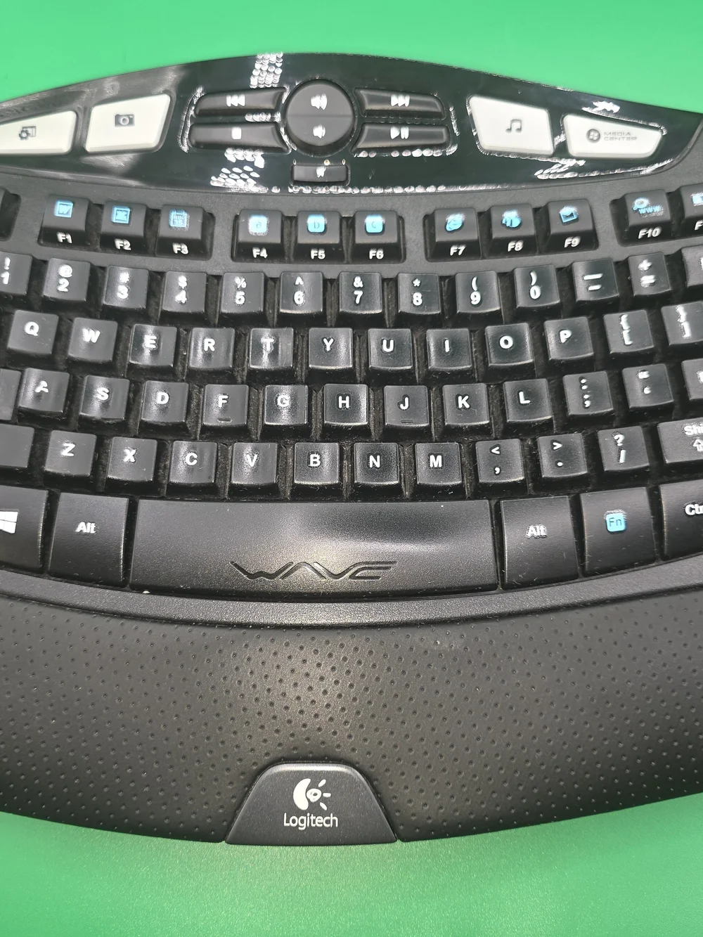 Logitech K350 Ergonomic Wireless Wave Keyboard & M510 Mouse Combo!